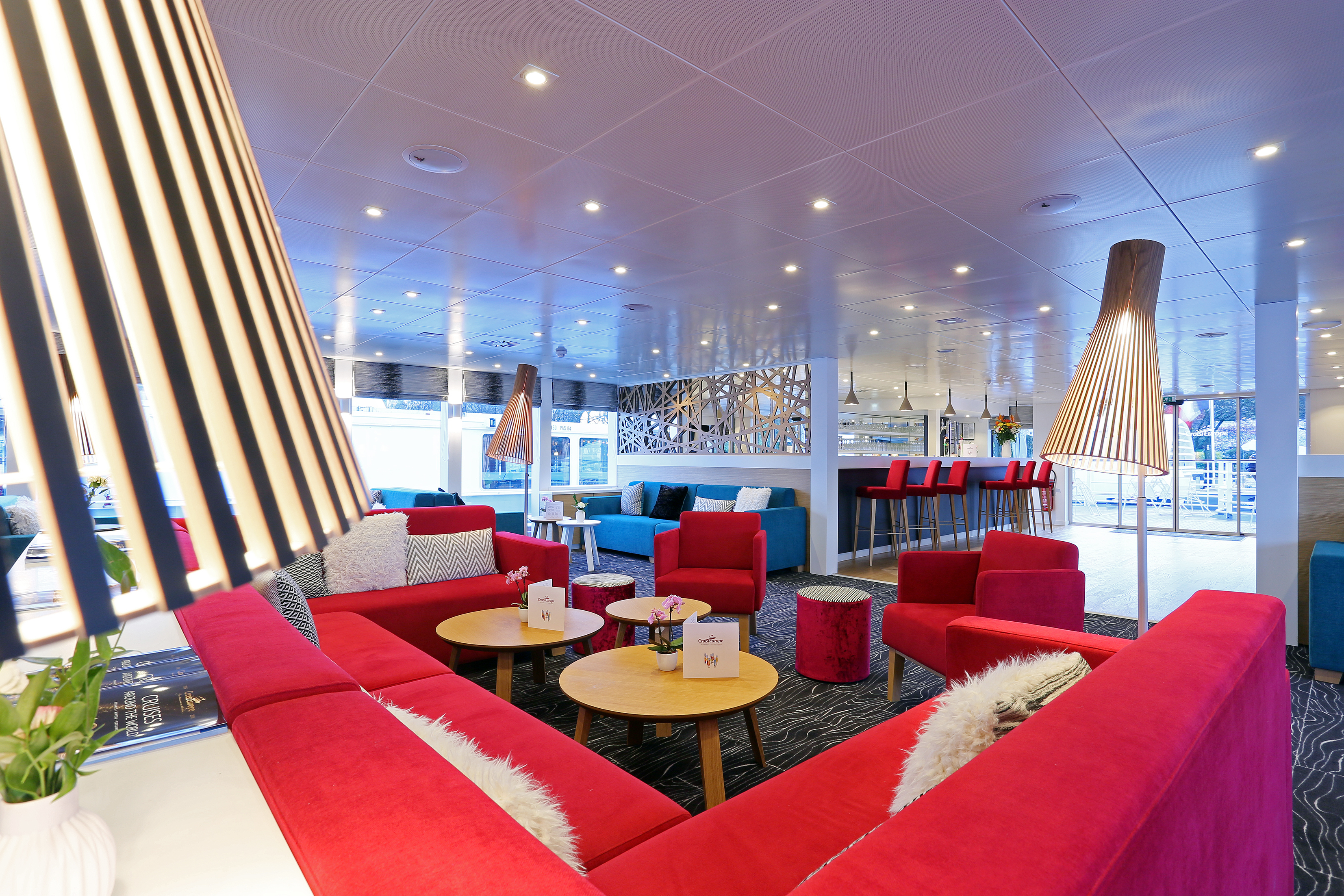 Lounge & Bar with Dancefloor